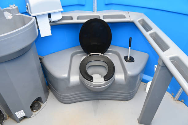 Portable Toilet Options We Offer in Hollywood, FL